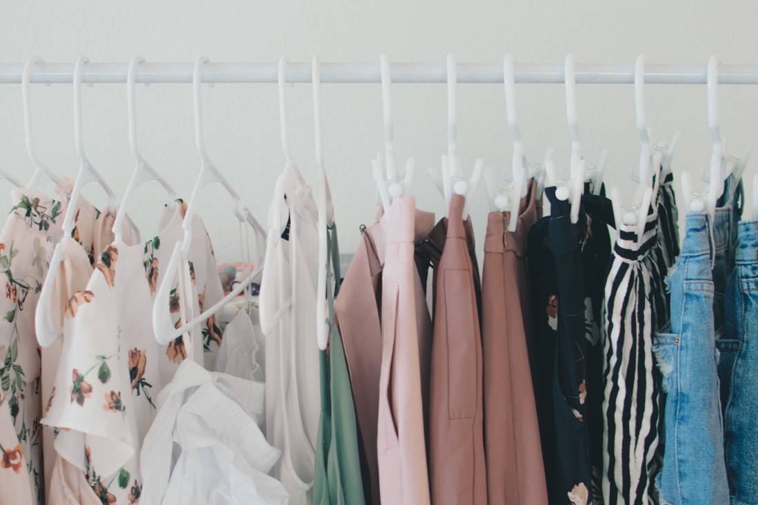 How to Style a Clothing Rack  Aesthetic Tips - Venti Fashion